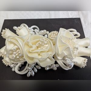 Elegant Cream Floral Hair Accessory